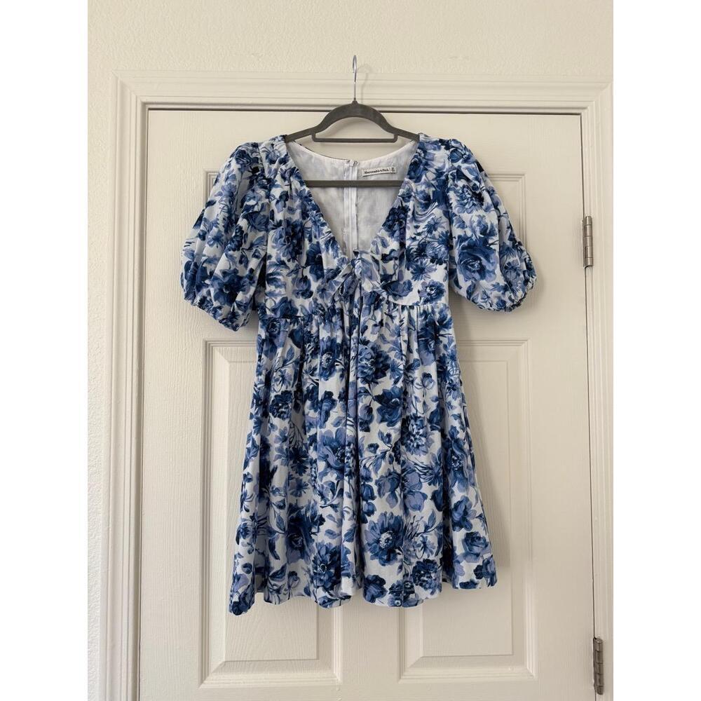 Abercrombie Floral Dress. Puff sleeves. Small petite. Front cinch